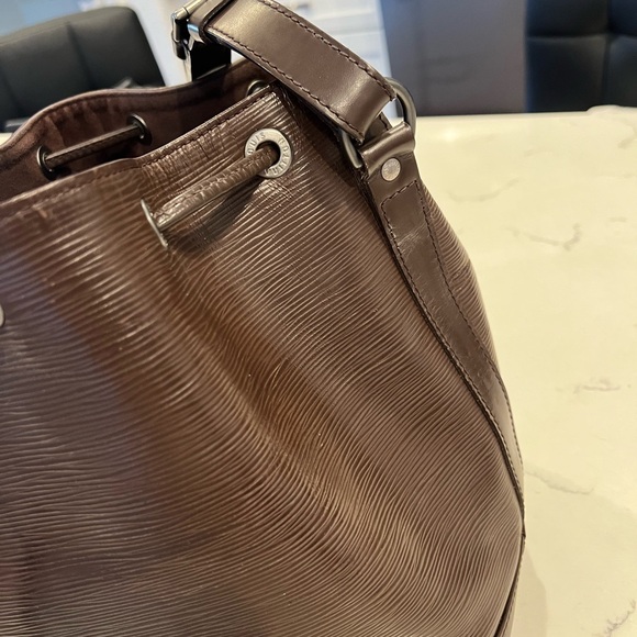 Authentic Mocha LOUIS VUITTON Epi Petit Noe - Picture 13 of 13